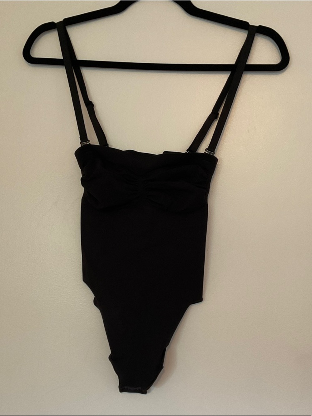Skims strapless thong bodysuit Lrge